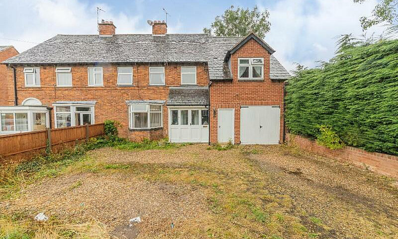 4 Bedroom House In O...