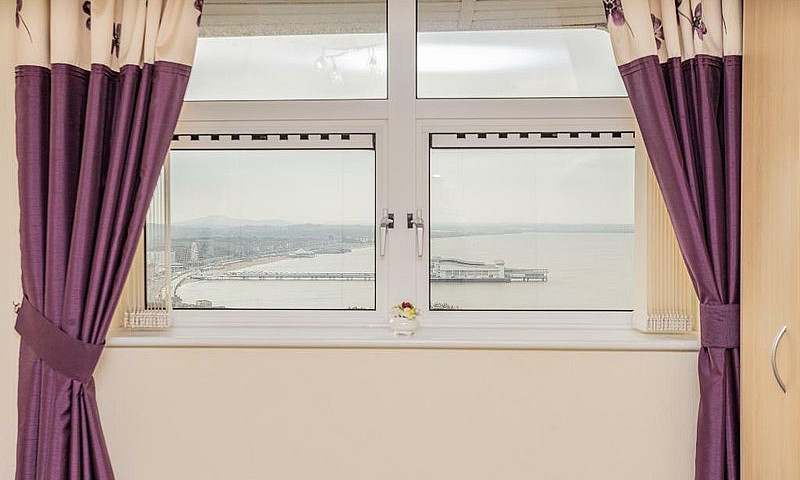 2 Bedroom Flat In Ed...