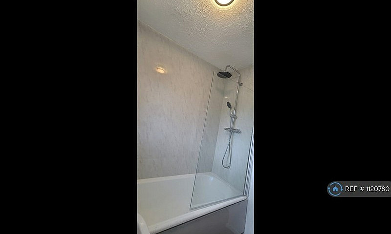 2 Bedroom Flat In Ne...