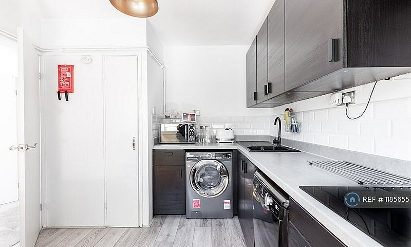 3 Bedroom Flat In Tr...