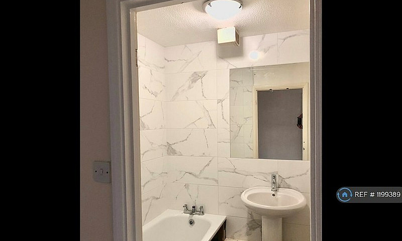 2 Bedroom Flat In Ge...