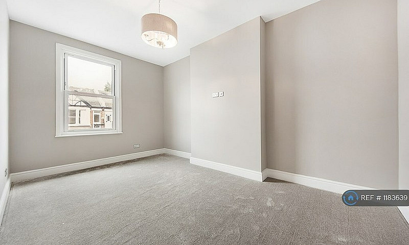 2 Bedroom Flat In Mi...