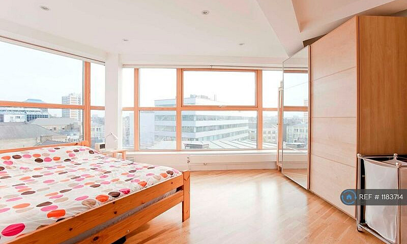 2 Bedroom Flat In Ga...