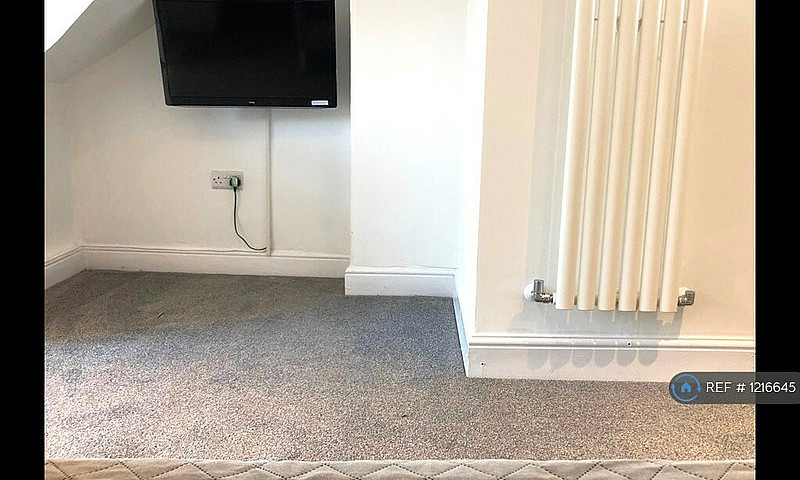 Studio Flat In Nantw...