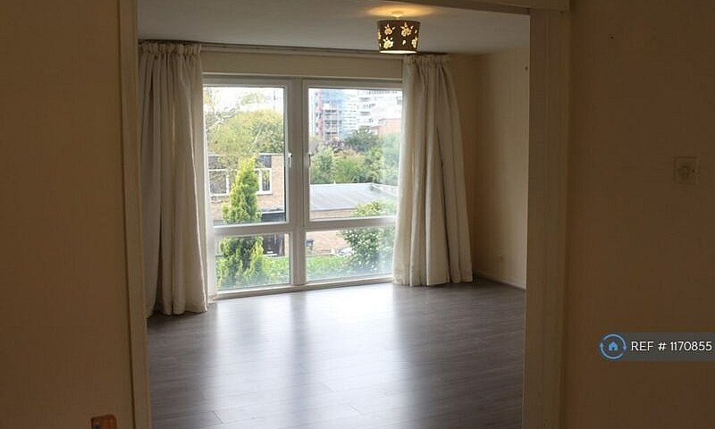 2 Bedroom House In T...