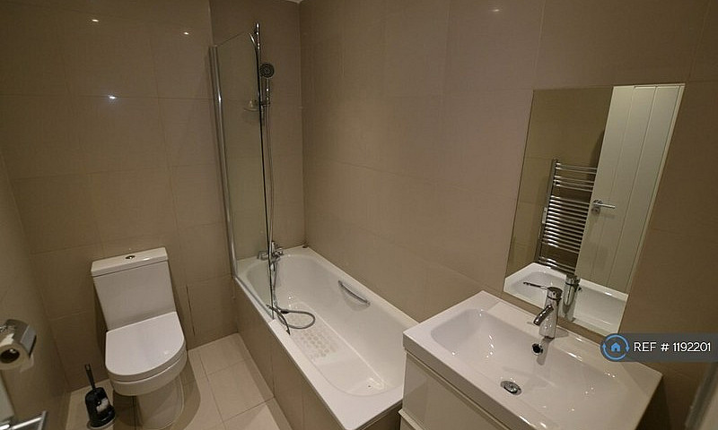 1 Bedroom Flat In Ch...