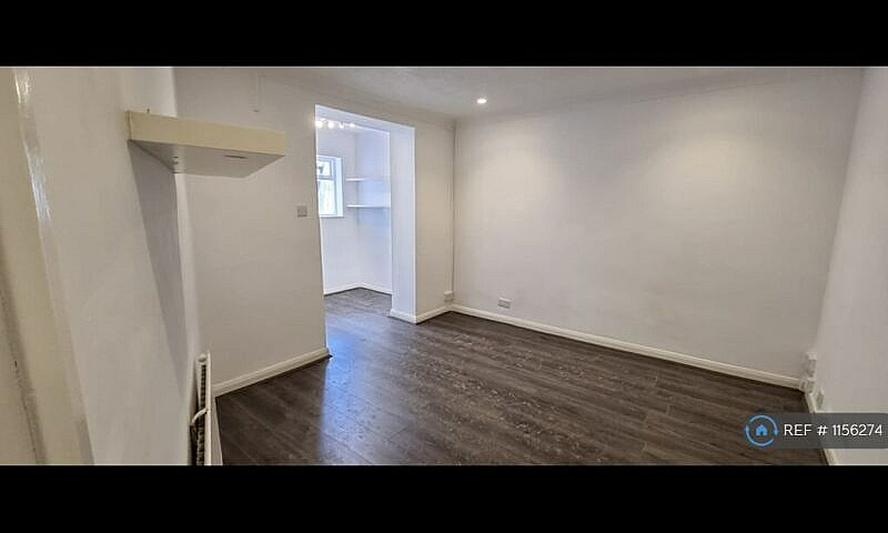 1 Bedroom Flat In Na...