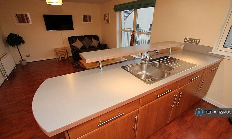 2 Bedroom Flat In Af...