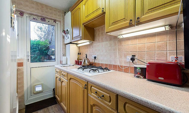 2 Bedroom Flat In Er...
