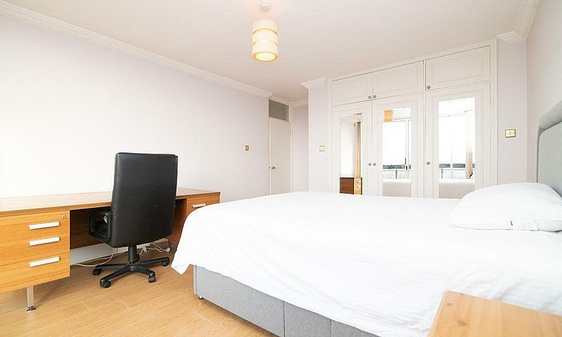 3 Bedroom Flat In We...