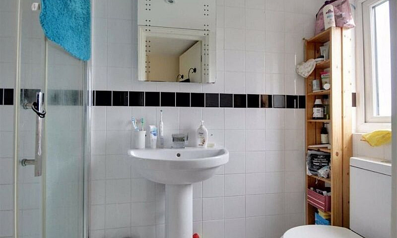 4 Bedroom Maisonette...
