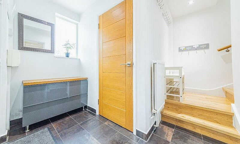 4 Bedroom House In N...