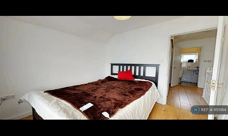 3 Bedroom House In A...