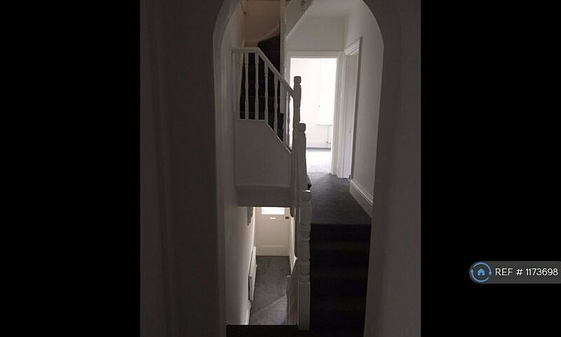 4 Bedroom House In A...