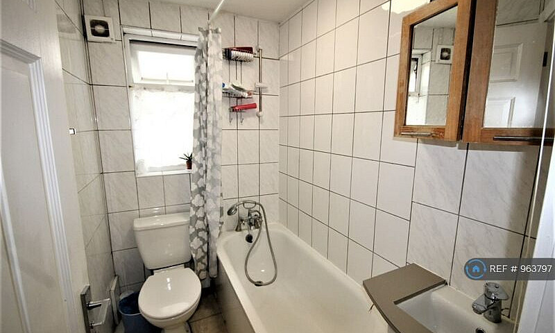 4 Bedroom House In H...
