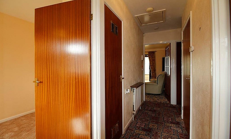 2 Bedroom House In L...