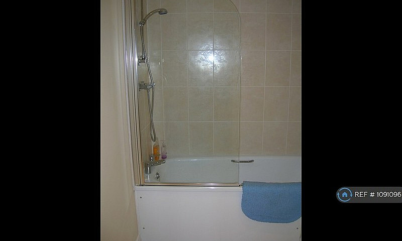 1 Bedroom Flat In Ce...