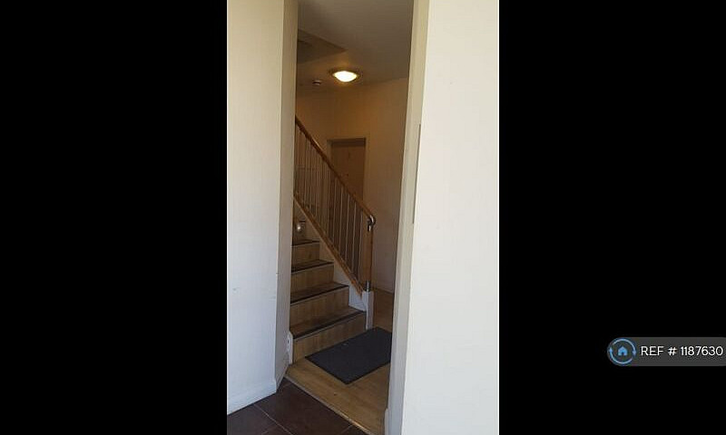 1 Bedroom Flat In Ra...