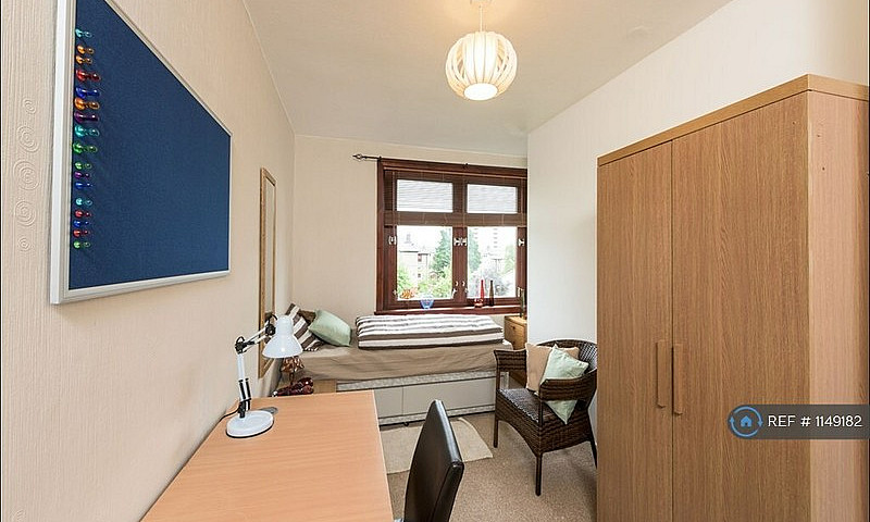 2 Bedroom Flat In Sc...