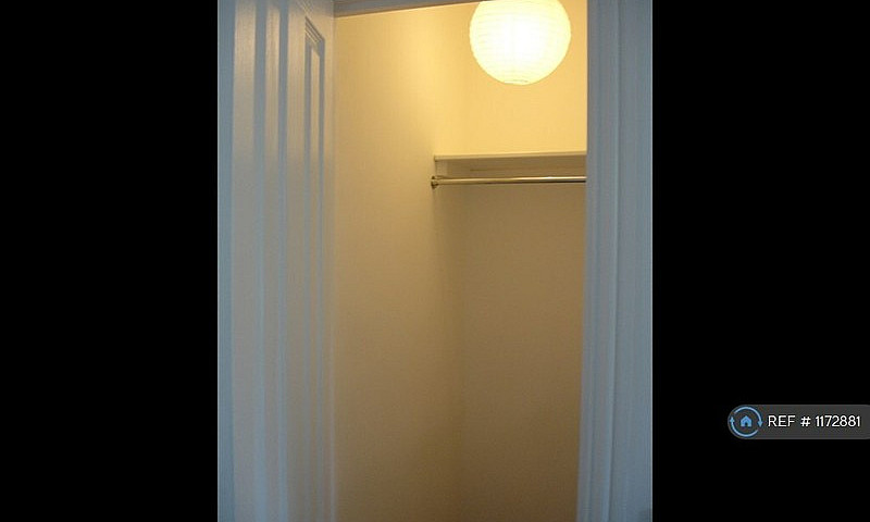 1 Bedroom Flat In Lo...