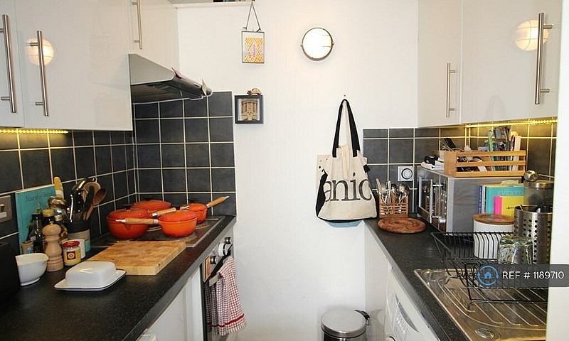 1 Bedroom Flat In Gl...