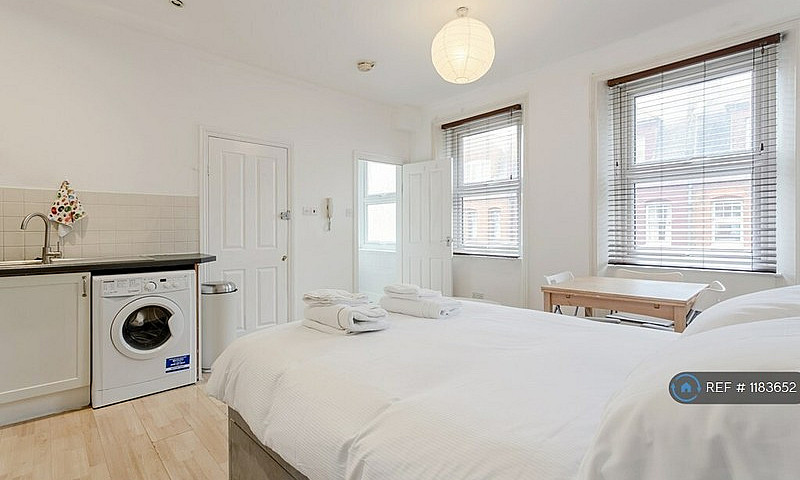 Studio Flat In Charl...