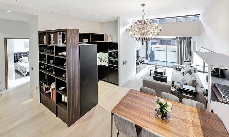 2 Bedroom Flat In Ro...