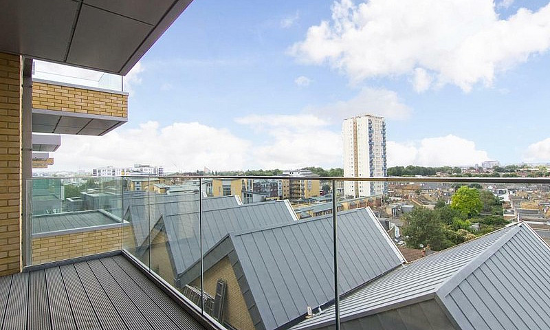 1 Bedroom Flat In In...