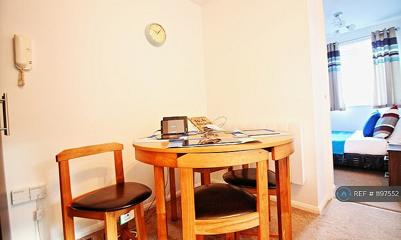1 Bedroom Flat In Ja...