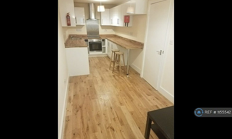 3 Bedroom Flat In Kn...