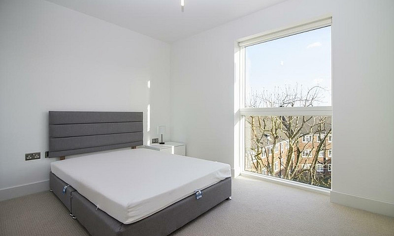 2 Bedroom Flat In Gr...
