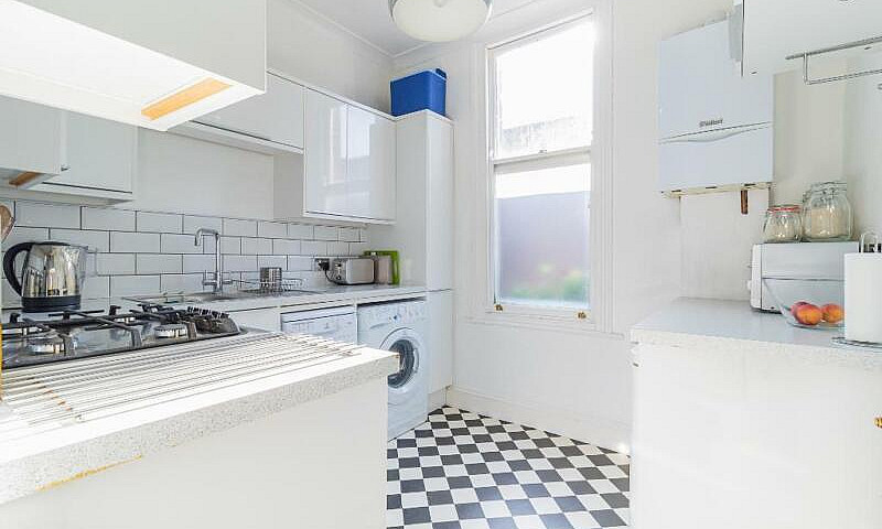 2 Bedroom Flat In Ar...