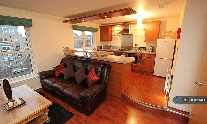 2 Bedroom Flat In Af...
