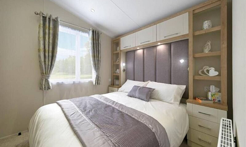 2 Bed Holiday Home I...