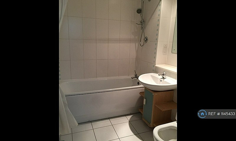 3 Bedroom Flat In Ho...