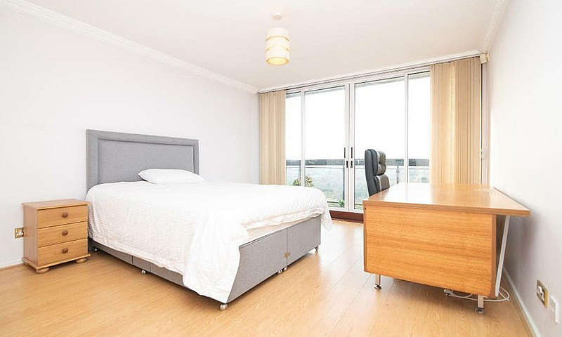 3 Bedroom Flat In We...