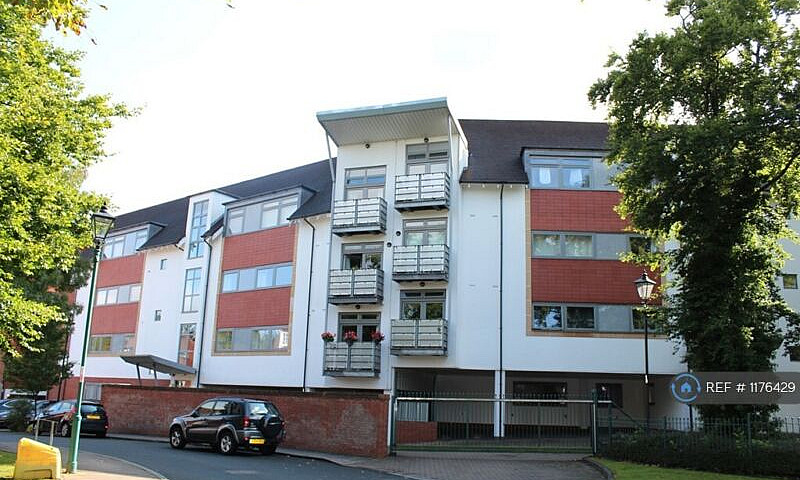2 Bedroom Flat In Wo...