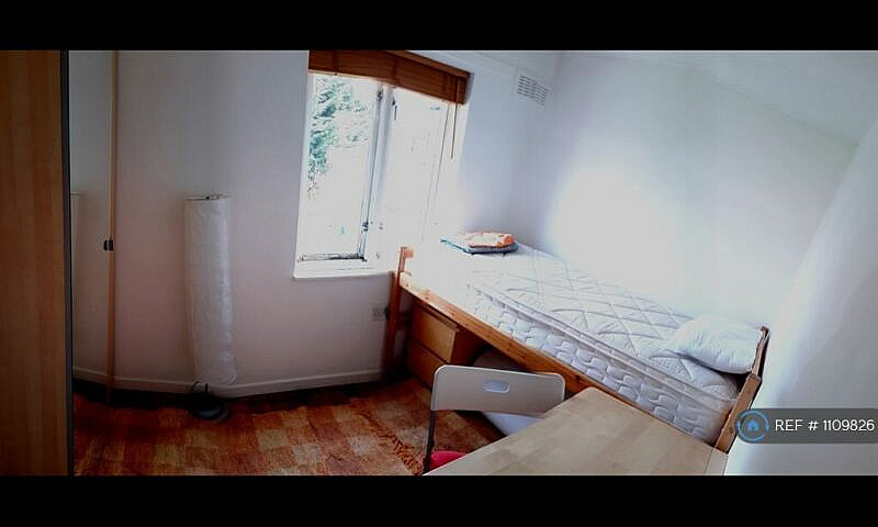3 Bedroom House In A...