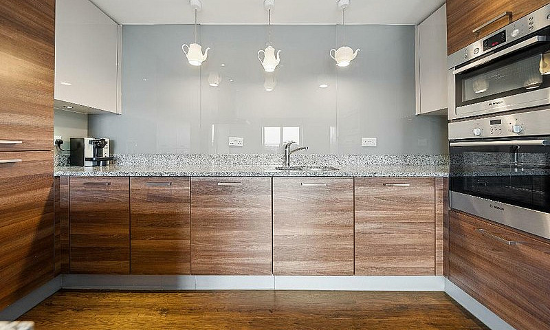 3 Bedroom Flat In Na...
