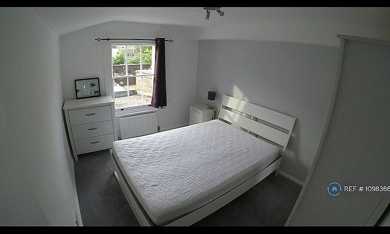2 Bedroom Flat In Ar...