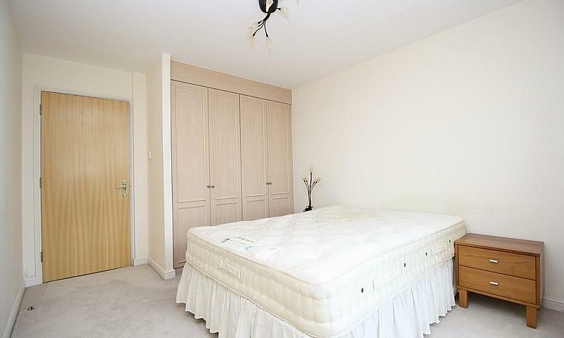1 Bedroom Flat In Mi...
