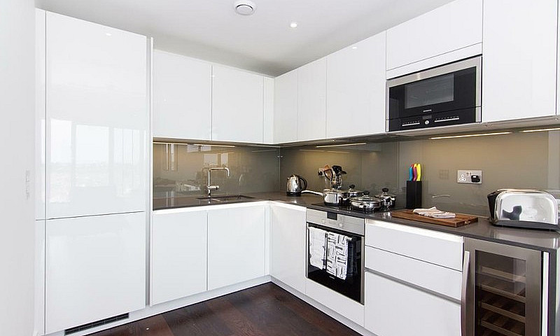 1 Bedroom Flat In In...