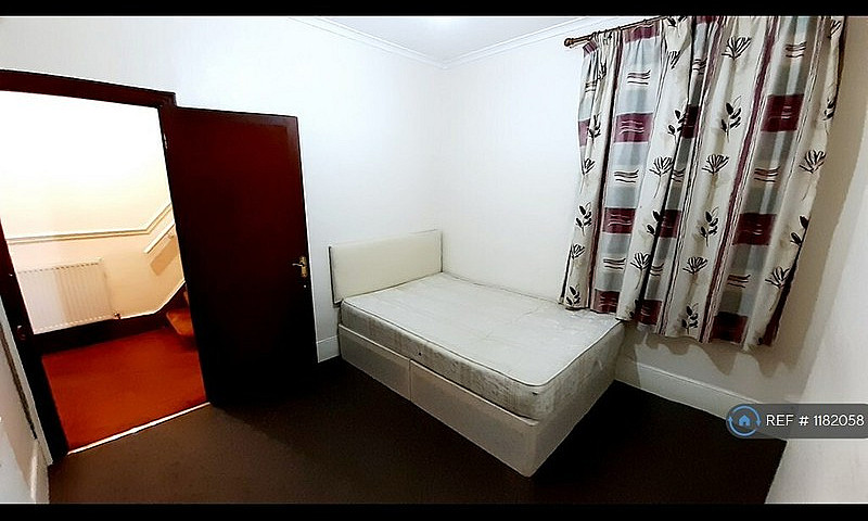 4 Bedroom House In R...
