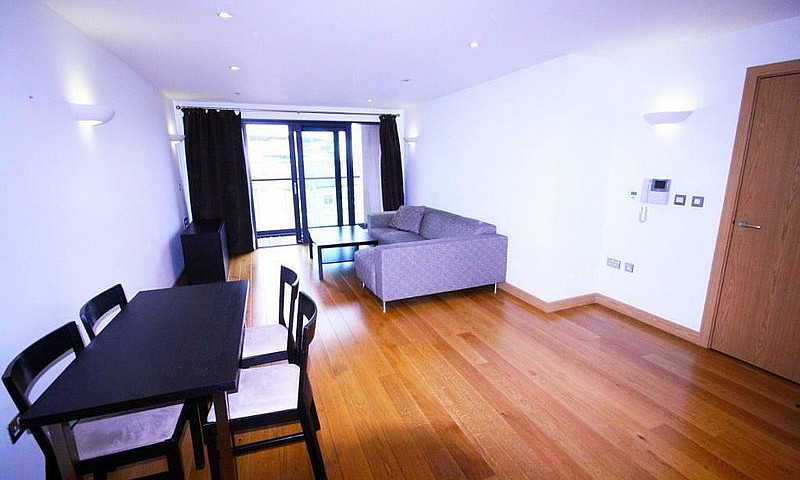 2 Bedroom Flat In Te...