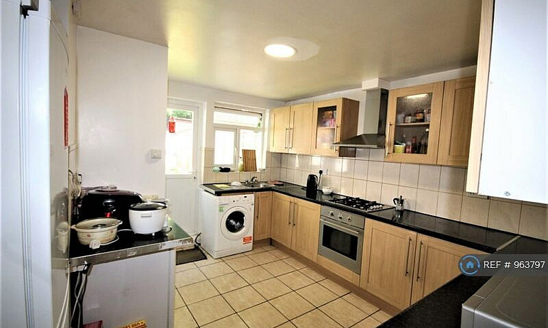 4 Bedroom House In H...