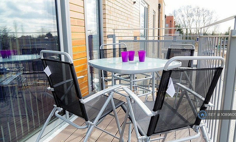 2 Bedroom Flat In Sp...