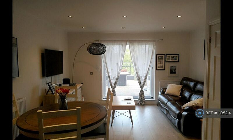 2 Bedroom House In T...