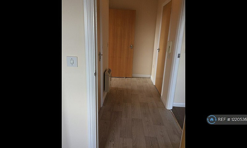1 Bedroom Flat In Ma...