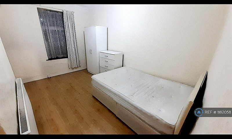 4 Bedroom House In R...