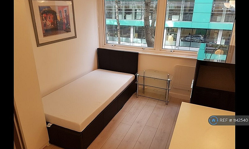2 Bedroom Flat In Fi...